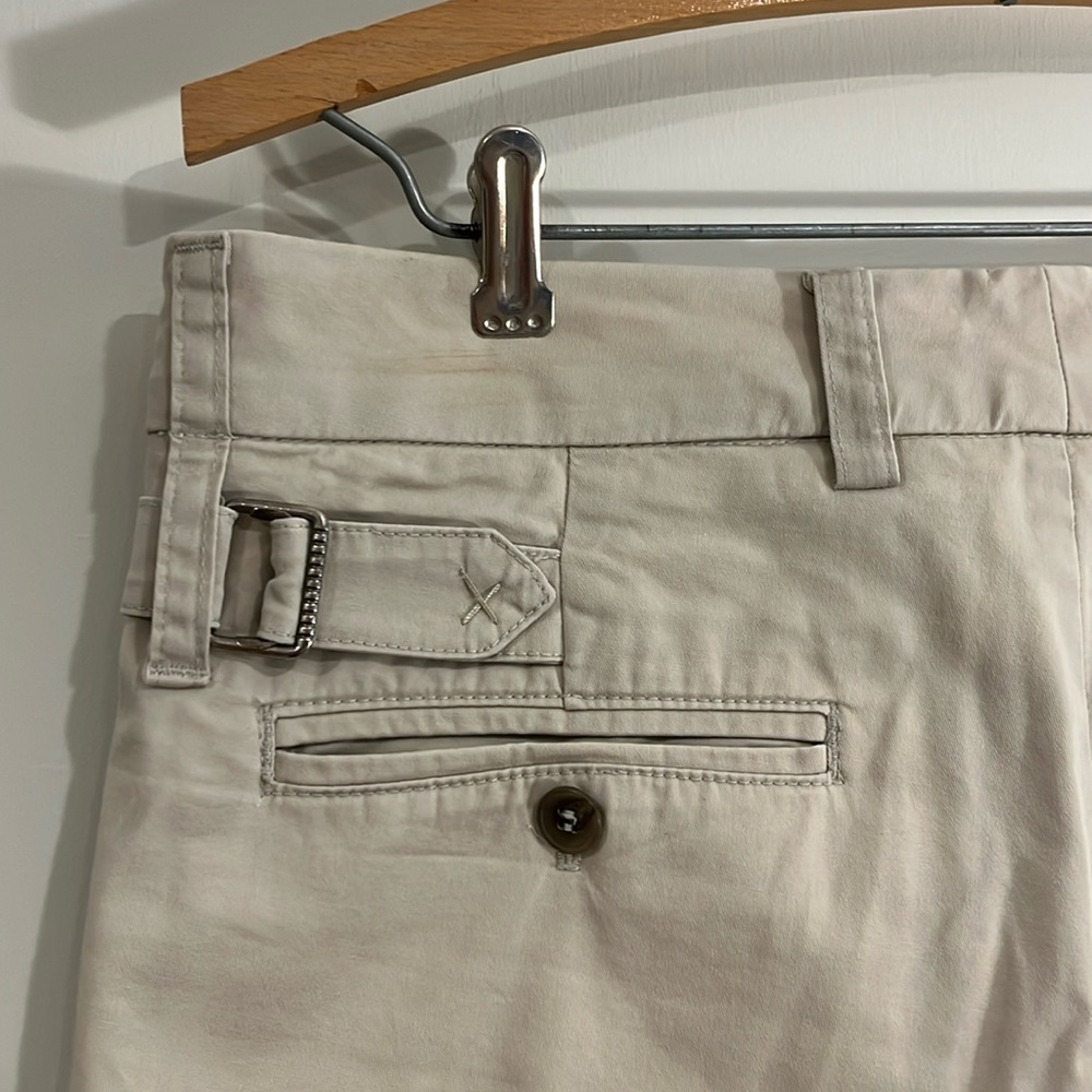 VINCE Women’s 4 Side Buckle Bermuda Shorts Chino Tan Khaki Cotton Flat Front - Picture 8 of 9